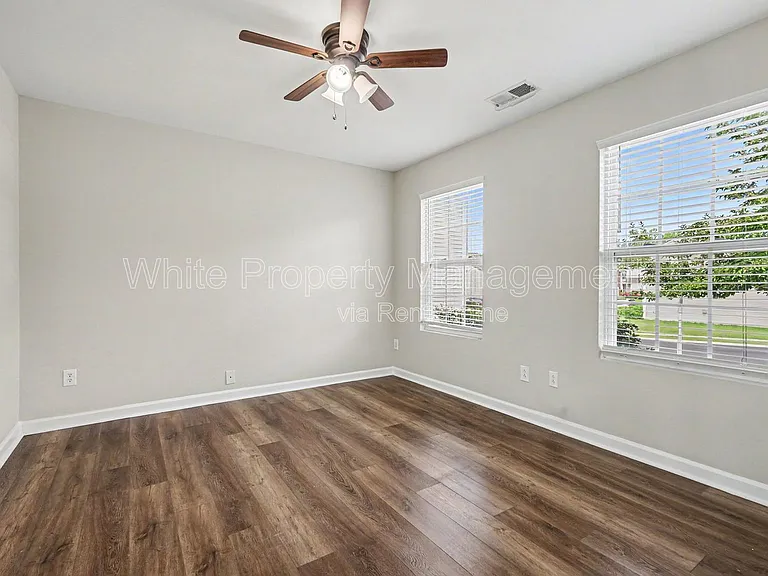 1820 Meadow Crossing Dr — Photo 14