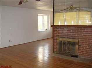 4038 Dunn Rd, Hazelwood, MO 63042