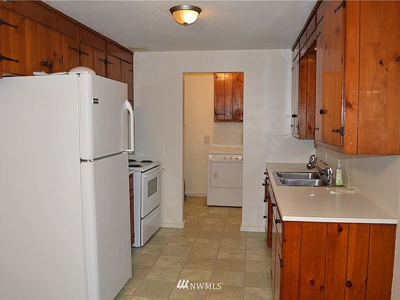 4th image of 2733 2735 Mountain View W
