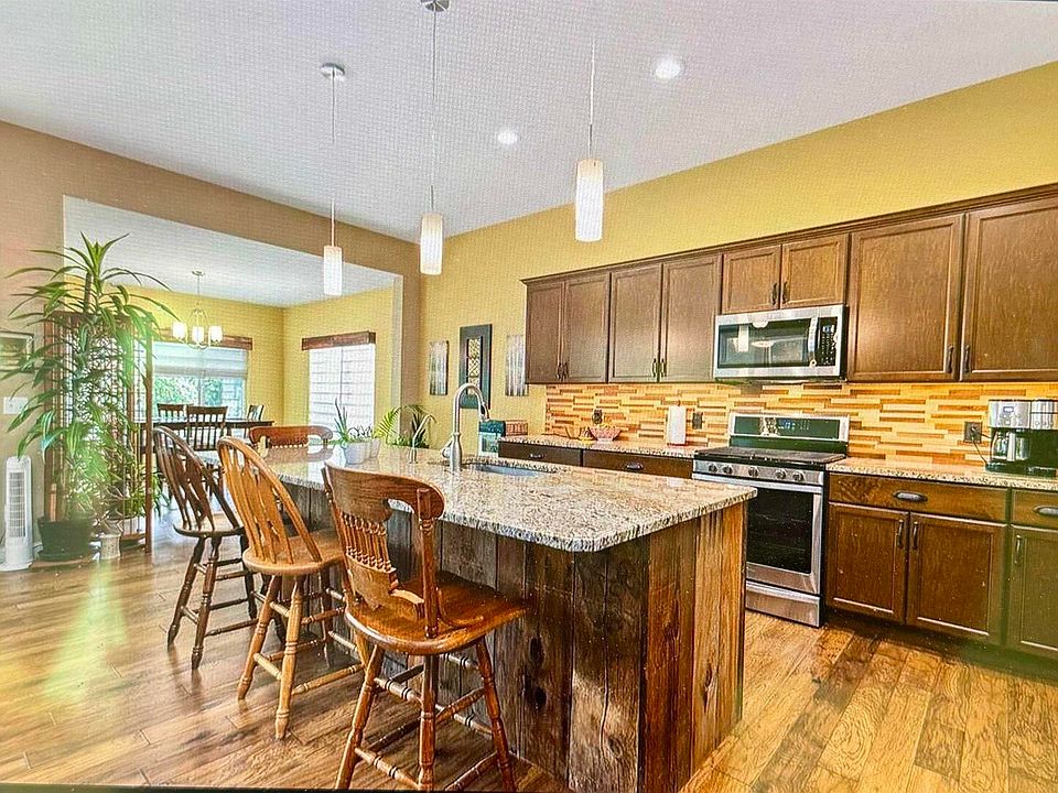 2nd image of 2509 Pheasant Creek Cir