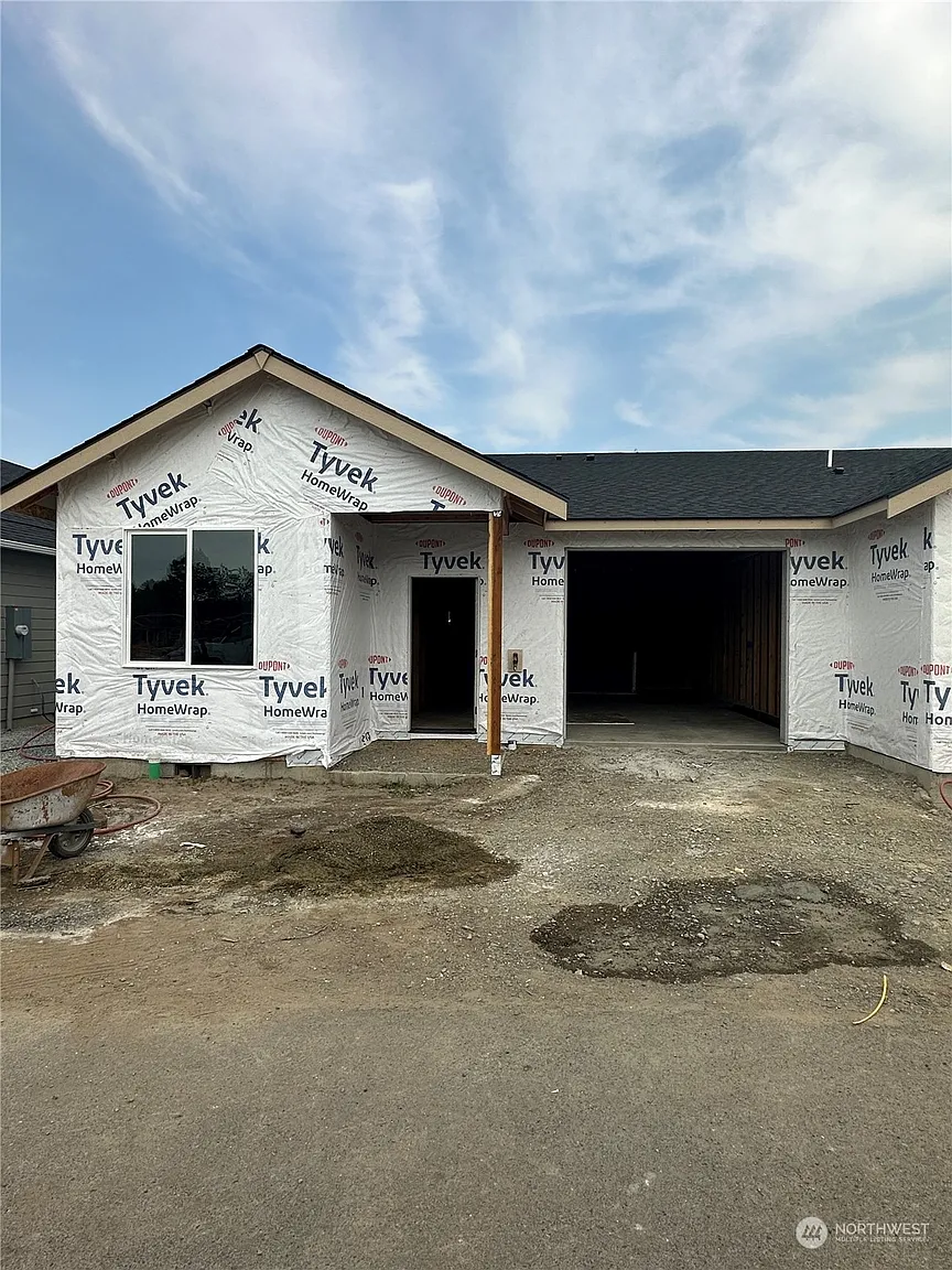 705 Parkland Loop photo 1