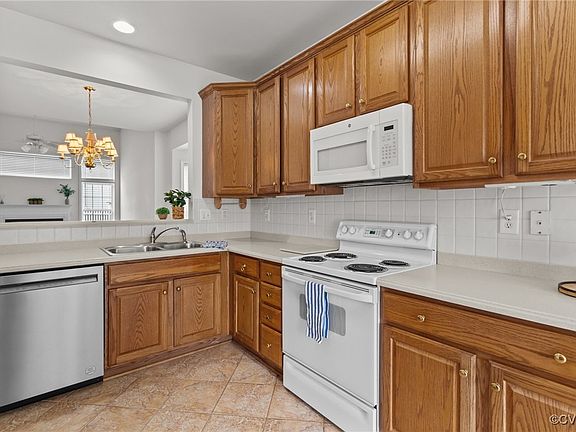 3rd image of 5914 Park Creste Dr