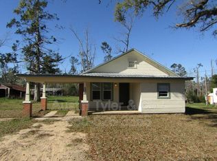 2443 Fillmore Dr, Marianna, FL 32448