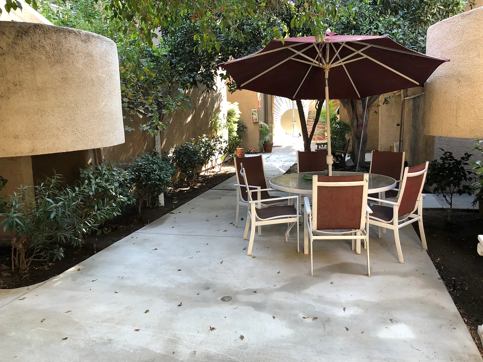 Moorpark Apartments — Photo 2