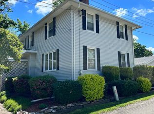 28 W Maple St, Canton, IL 61520