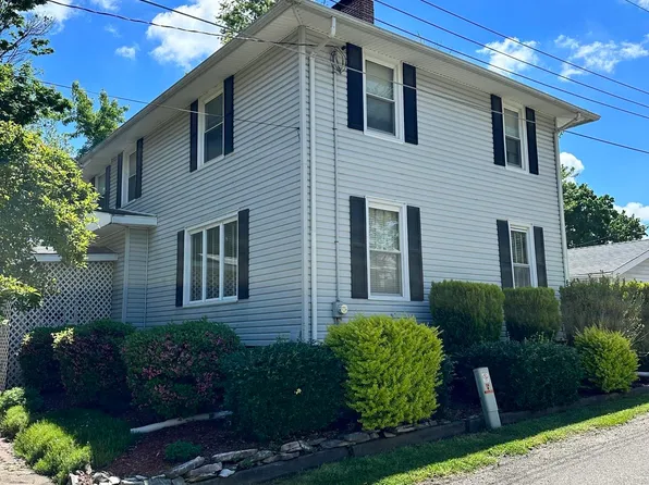 28 W Maple St, Canton, IL 61520