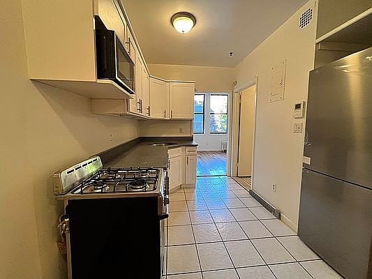 5th image of 114 E 28th St #3