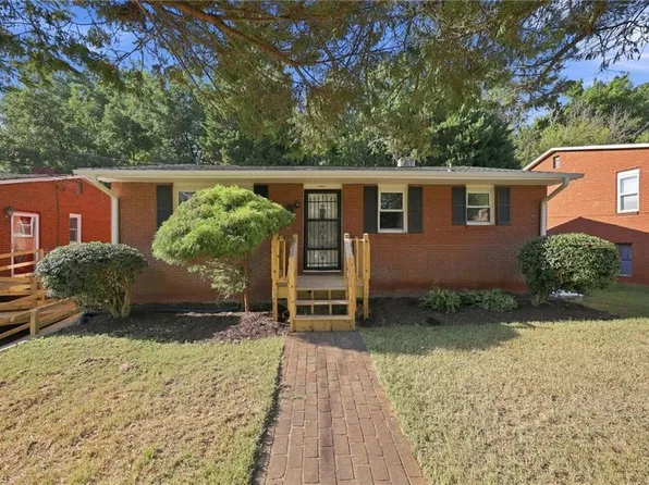 1664 NE 23rd St, Winston Salem, NC 27105