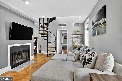 1714 Wallace St #5 Photo 1