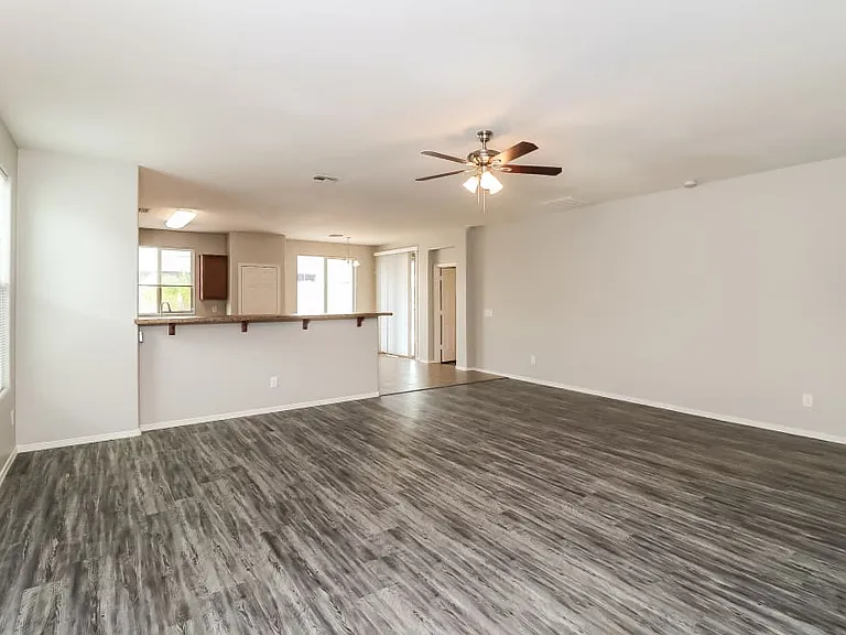 8602 W Wethersfield Rd — Photo 11