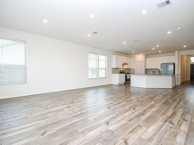 3043 Kastania Ln — Photo 33