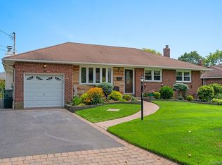 35 Carrington Dr, East Northport, NY