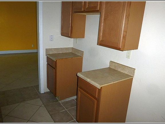 4th image of 2426 Lemontree Ln