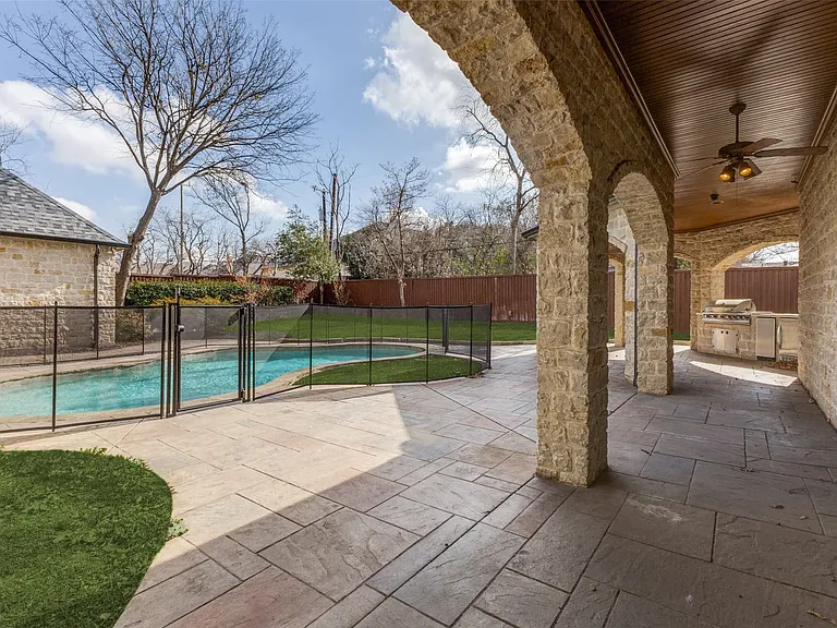 6416 Dykes Way — Photo 32