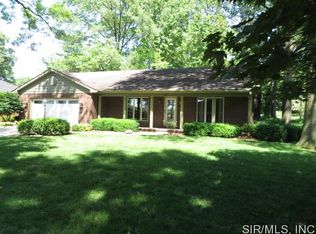 3211 Morkel Dr, Godfrey, IL 62035