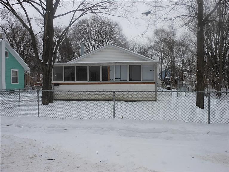 1st image of 1071 Union St