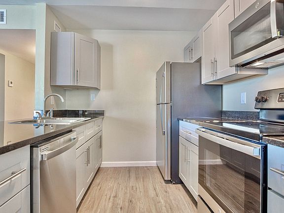 4th image of 240 Harmon Ave #106