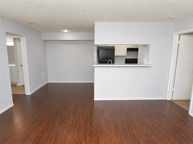 8718 Mallard Reserve Dr #104 — Photo 4