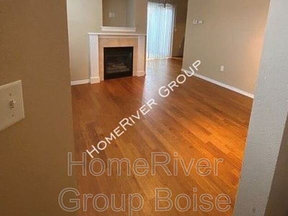 2nd image of 3920 Washington Ave APT 103