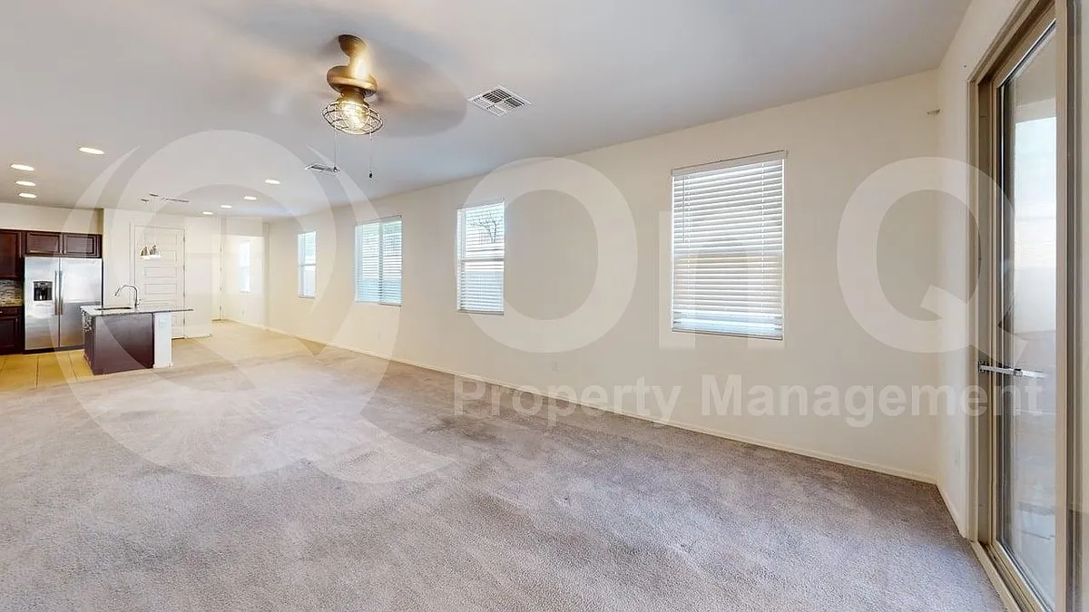 3 bed, 2.0 bath, 1728 sqft, $1,900 — Photo 4