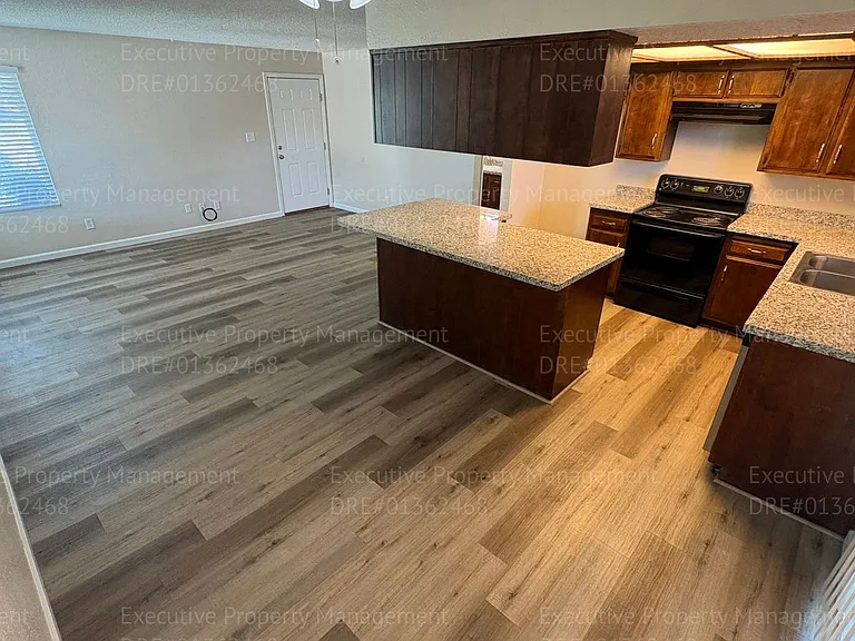 709 Deseret Way — Photo 10