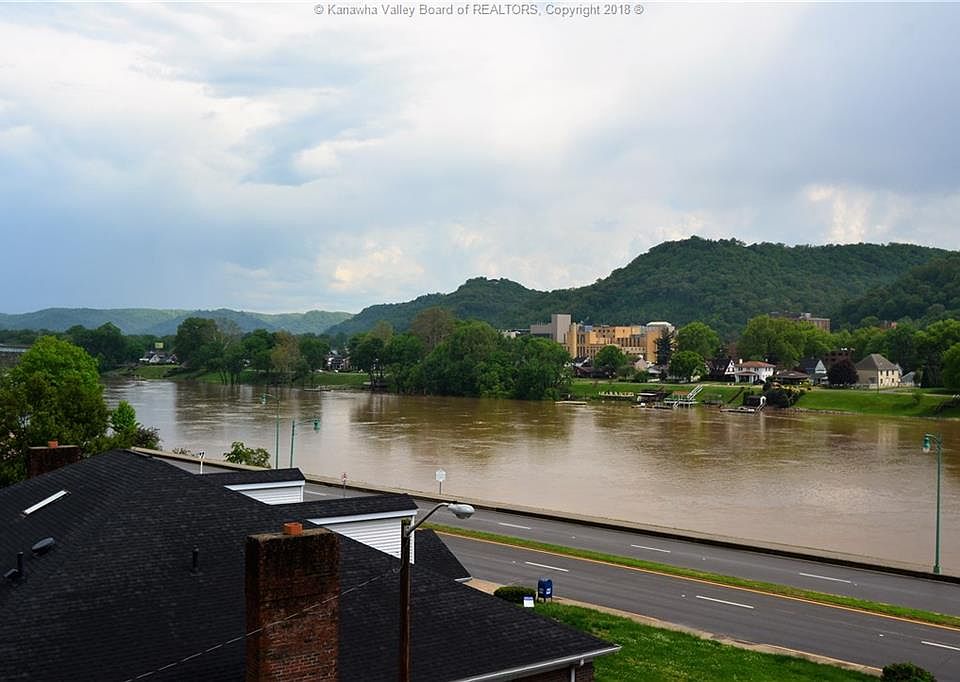 1st image of 2106 Kanawha Blvd E