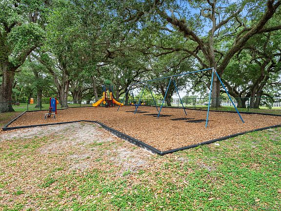 4th image of 9470 Live Oak Place #204