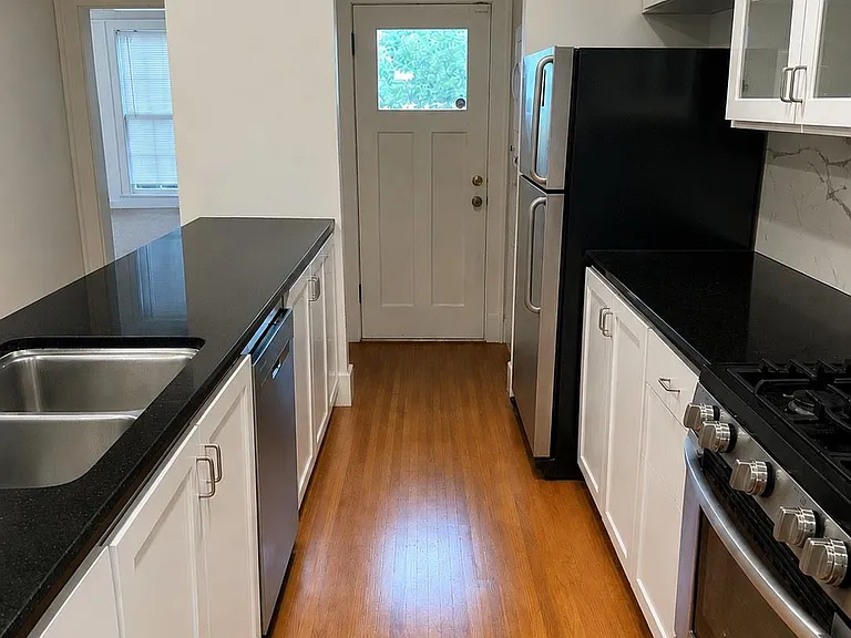3200 Harris Park Ave — Photo 14