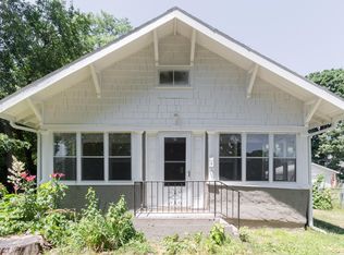 676 24th St, Des Moines, IA 50312