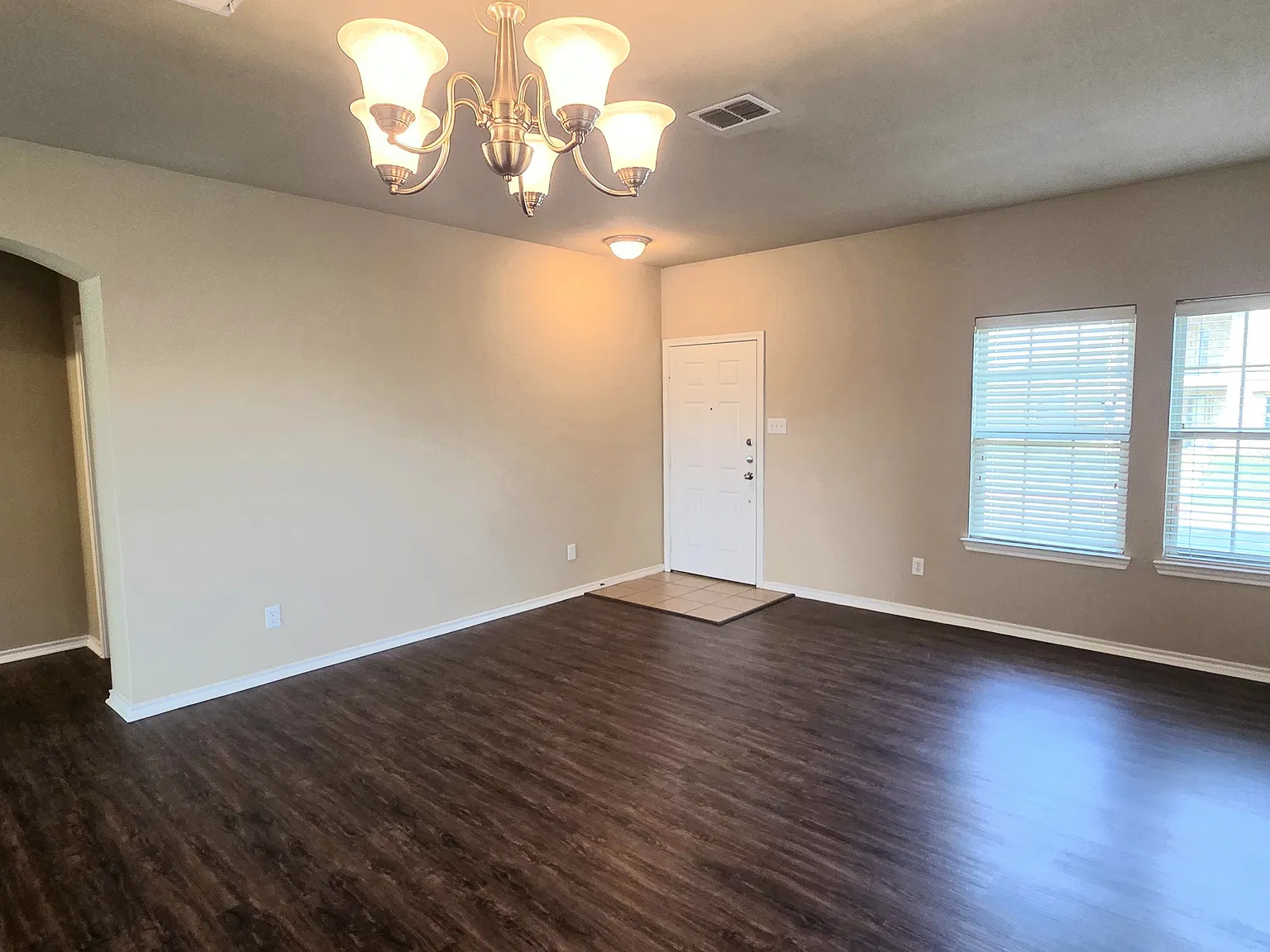 4 bed, 3.5 bath, 2946 sqft, $2,850 — Photo 3