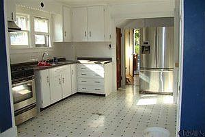 3rd image of 35 Fulton St