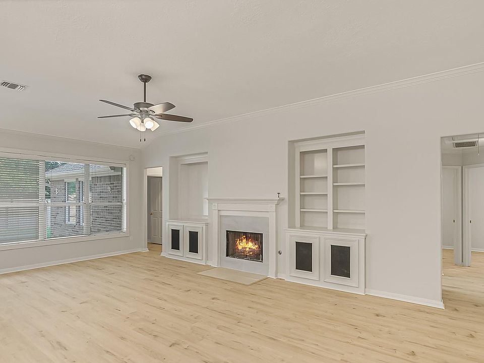 1st image of 71 N Queenscliff Cir