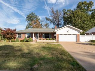 19 Locust Dr, Florissant, MO 63031