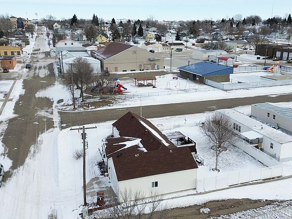 4th image of 121 8th St