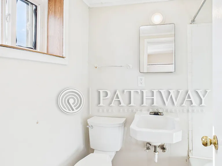 172 North St #8 — Photo 10