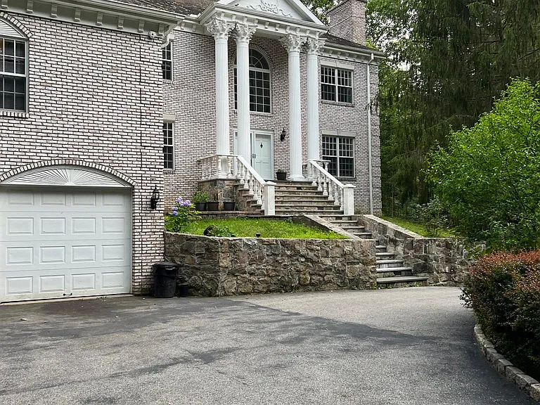 18 W Haviland Ln — Photo 2