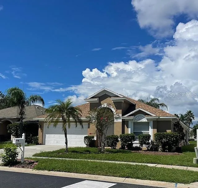 3 bed, 2.0 bath, 2024 sqft, $2,600 — Photo 1