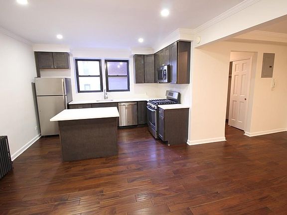 3rd image of 3415 Parsons Blvd APT 2LL