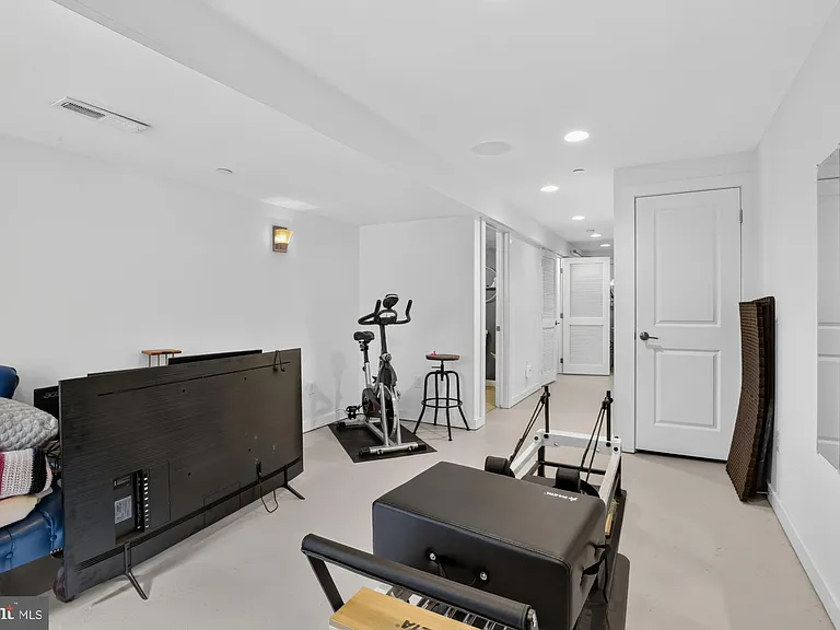2441 Coral St — Photo 22