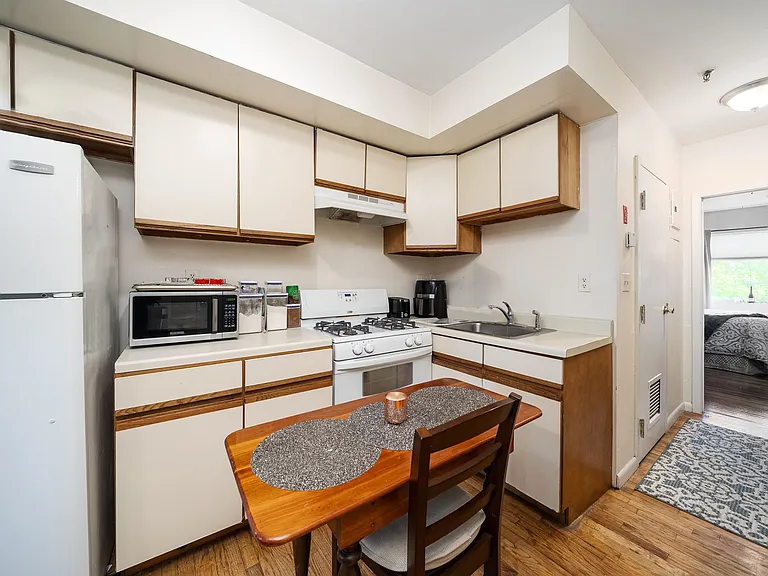 606 Jefferson St #2B — Photo 4
