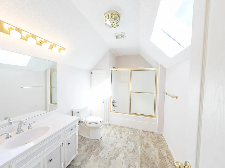 618 Chaucer Ln — Photo 8