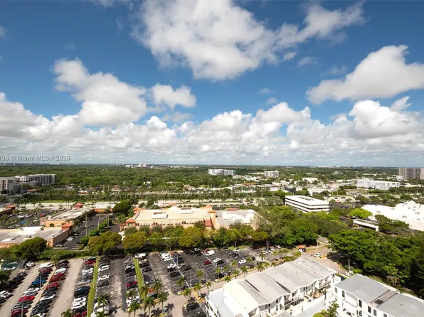 2750 NE 183rd St APT 2204, Aventura, FL 33160