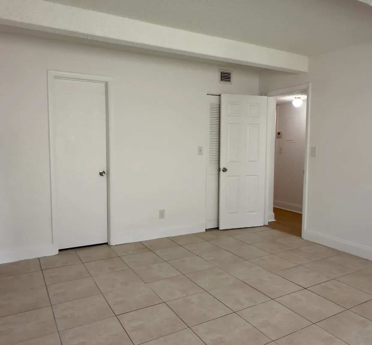 1245 S Flagler Ave — Photo 2