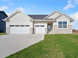 85 NW Valleyview Dr, Waukee, IA 50263