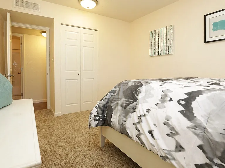 Vista Village Apartments — Photo 16