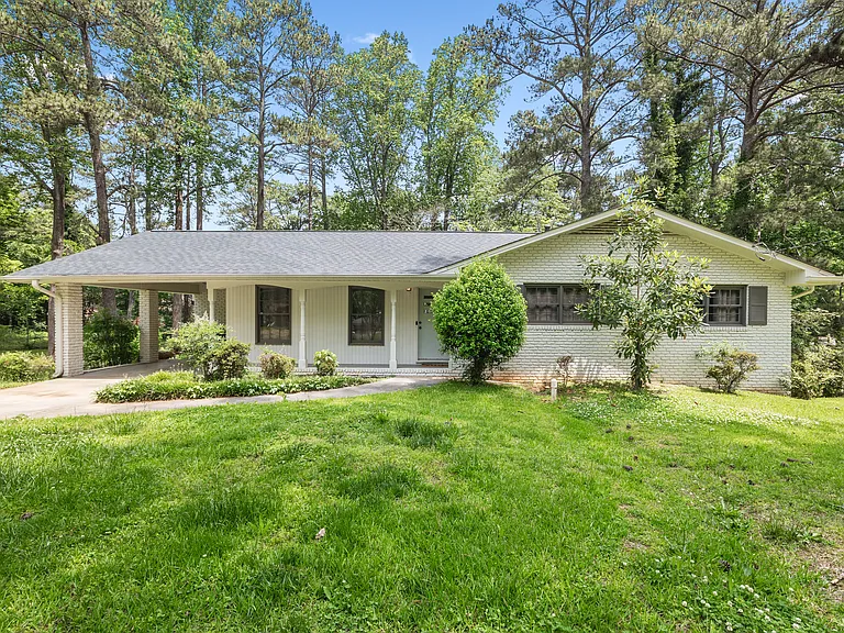 2523 Ben Hill Rd — Photo 5