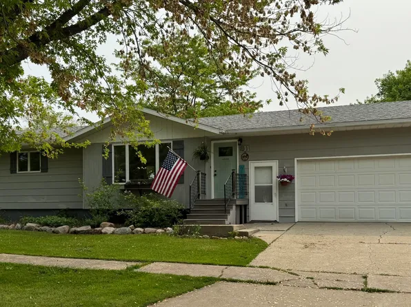 411 S Main St, Lamoure, ND 58458