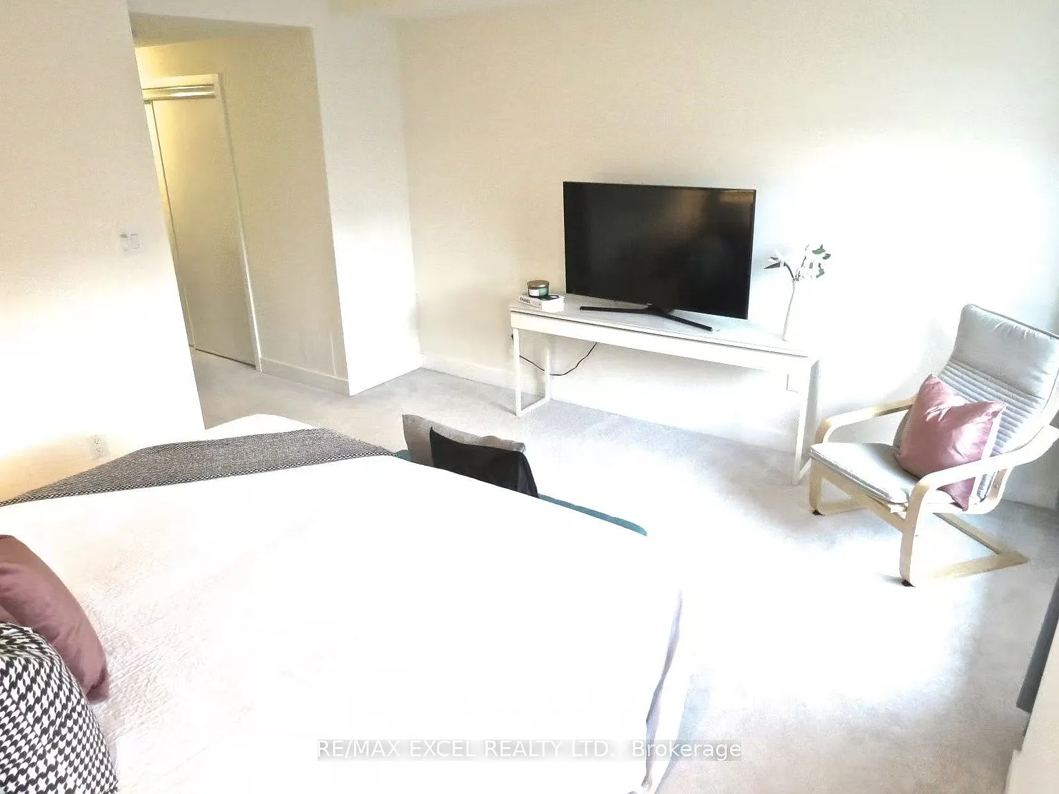 5 bed, $1,500 — Photo 2