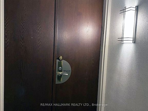 4th image of 447 Walmer Rd #Penthouse 10