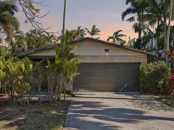 3843 Shore Acres Blvd NE, Saint Petersburg, FL 33703